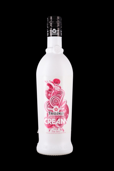 Image sur Trojka Strawberry Cream 17° 0.7L